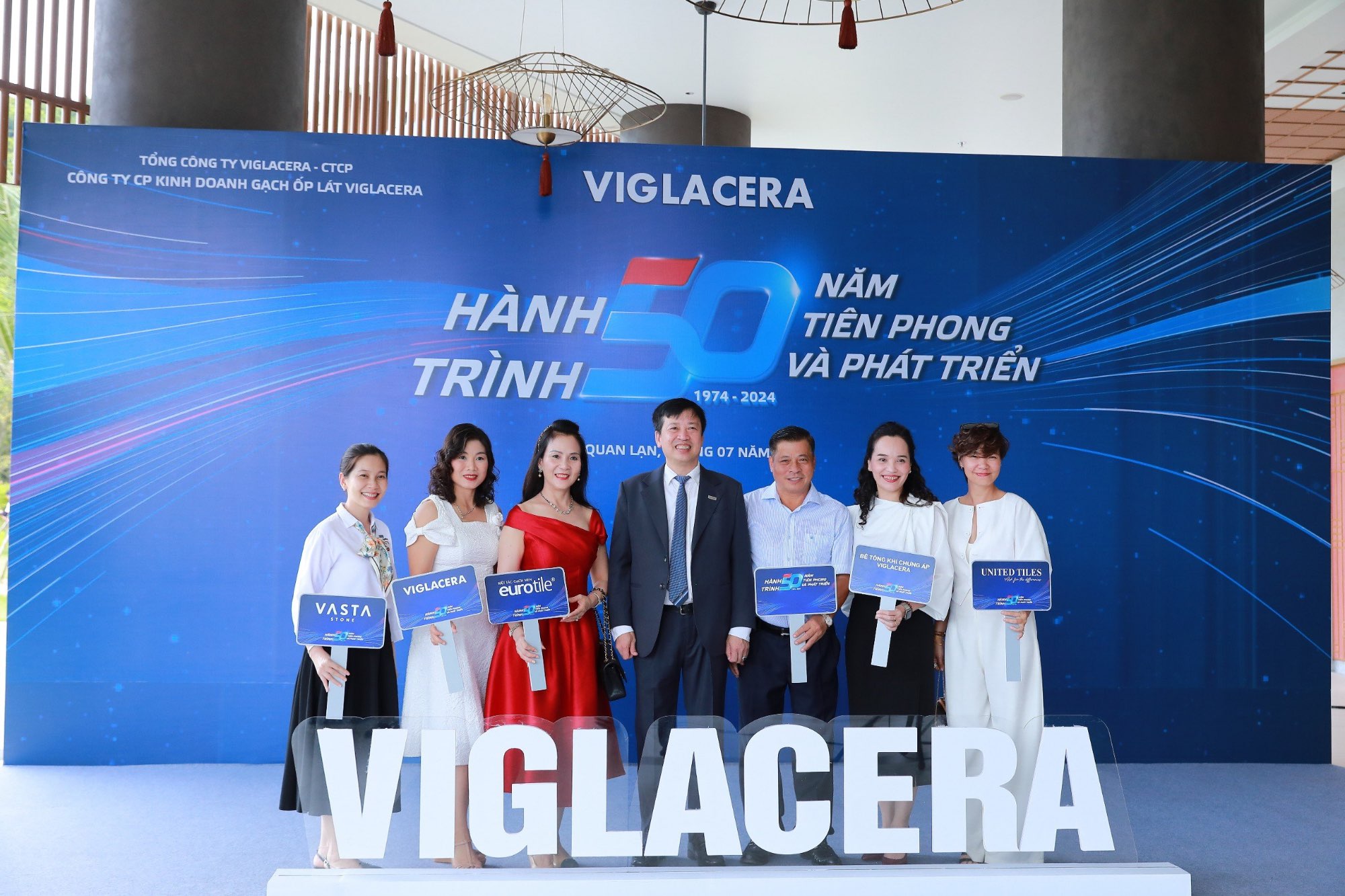 “VIGLACERA – HÀNH TRÌNH 50 NĂM TIÊN PHONG VÀ PHÁT TRIỂN” –  DẤU ẤN GẠCH ỐP LÁT VIGLACERA QUA CÁC THỜI KỲ