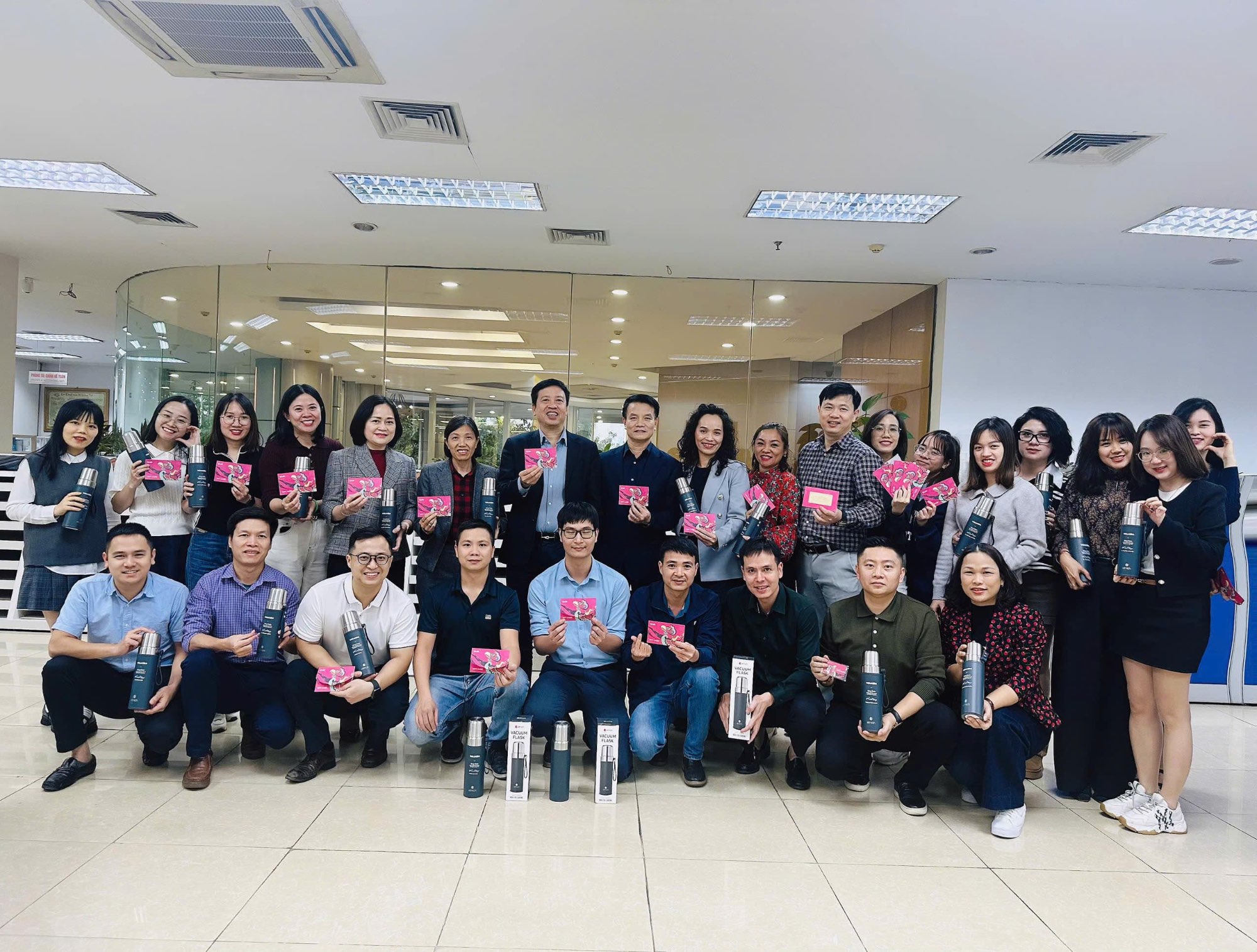 “TRAO GỬI TRI ÂN – GẮN KẾT YÊU THƯƠNG” TỪ CÔNG ĐOÀN CÔNG TY CP KINH DOANH GẠCH ỐP LÁT VIGLACERA