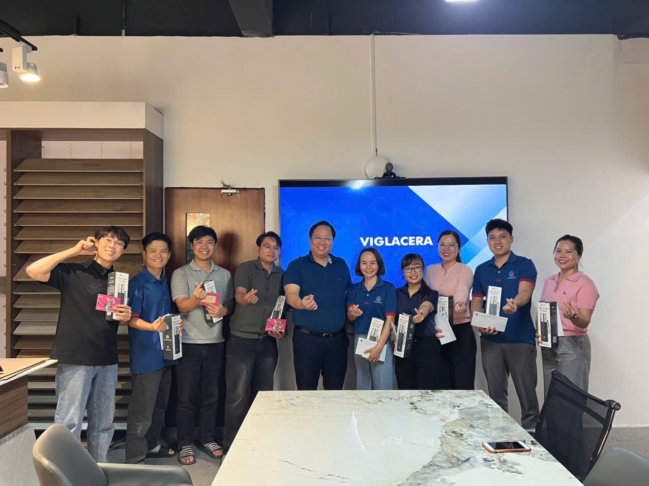 “TRAO GỬI TRI ÂN – GẮN KẾT YÊU THƯƠNG” TỪ CÔNG ĐOÀN CÔNG TY CP KINH DOANH GẠCH ỐP LÁT VIGLACERA