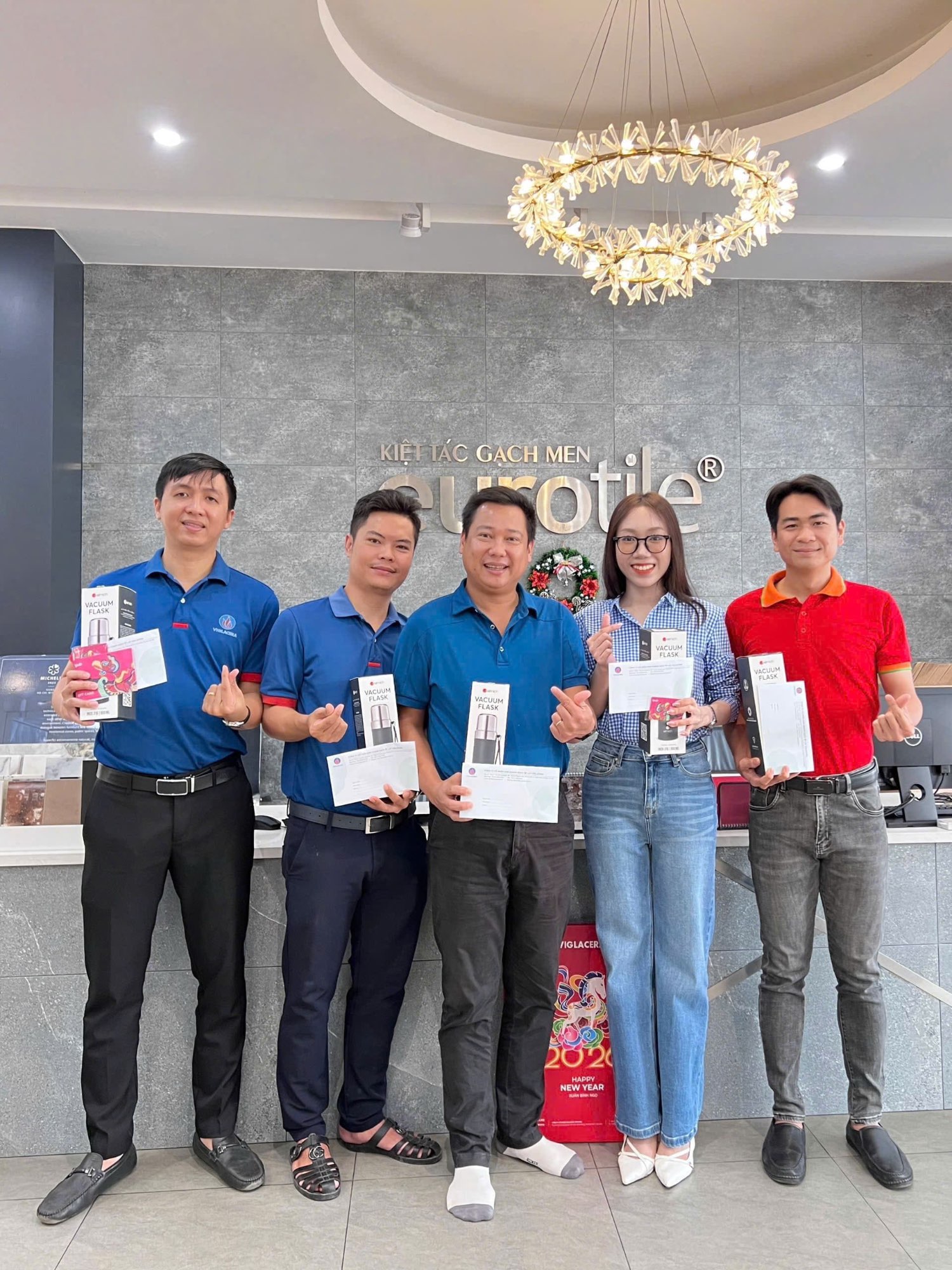 “TRAO GỬI TRI ÂN – GẮN KẾT YÊU THƯƠNG” TỪ CÔNG ĐOÀN CÔNG TY CP KINH DOANH GẠCH ỐP LÁT VIGLACERA