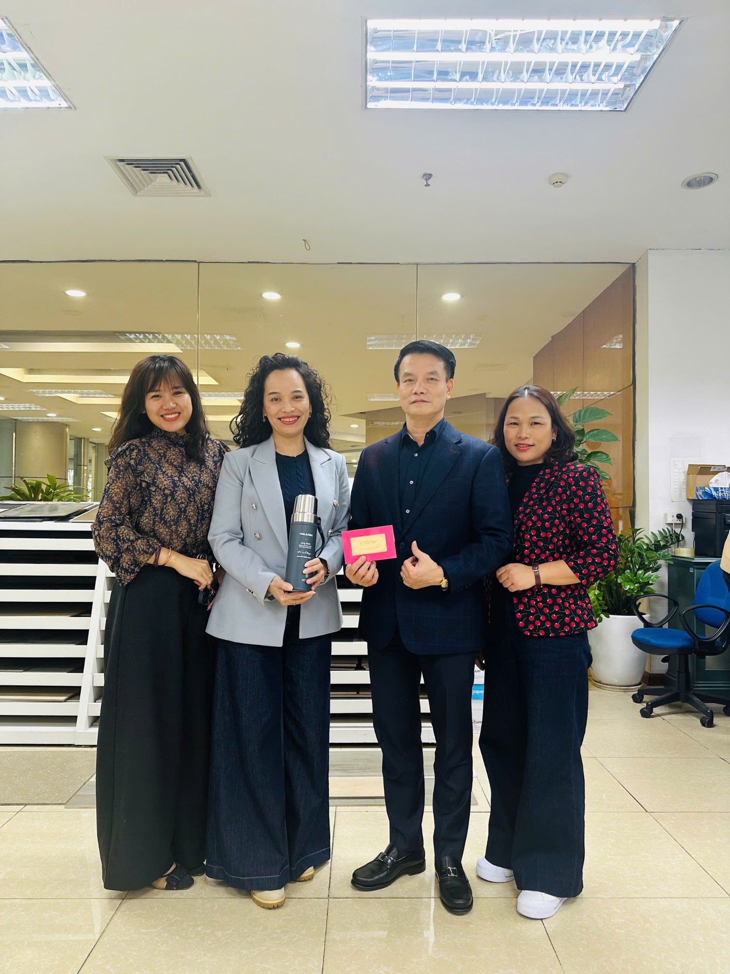 “TRAO GỬI TRI ÂN – GẮN KẾT YÊU THƯƠNG” TỪ CÔNG ĐOÀN CÔNG TY CP KINH DOANH GẠCH ỐP LÁT VIGLACERA