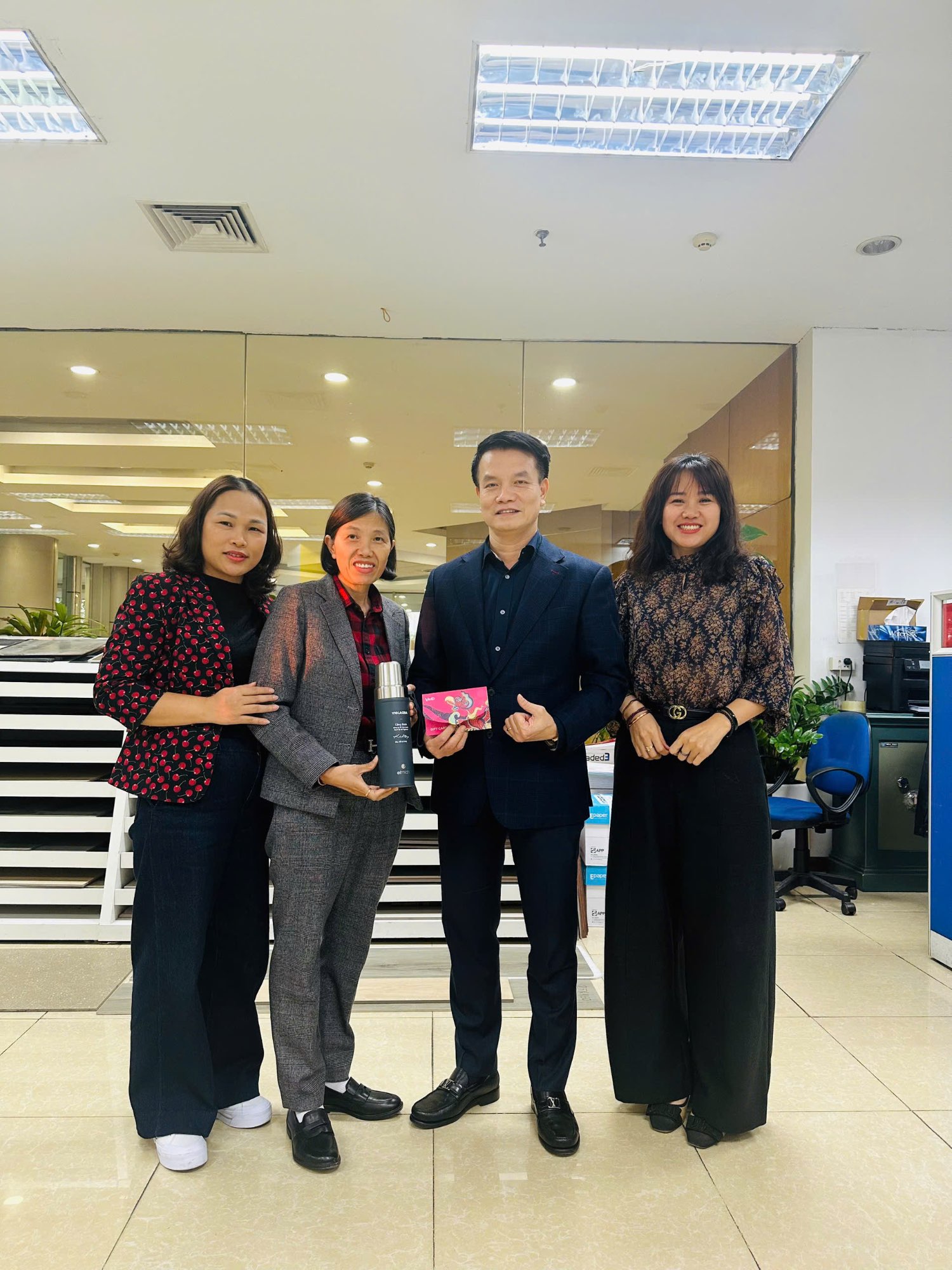 “TRAO GỬI TRI ÂN – GẮN KẾT YÊU THƯƠNG” TỪ CÔNG ĐOÀN CÔNG TY CP KINH DOANH GẠCH ỐP LÁT VIGLACERA