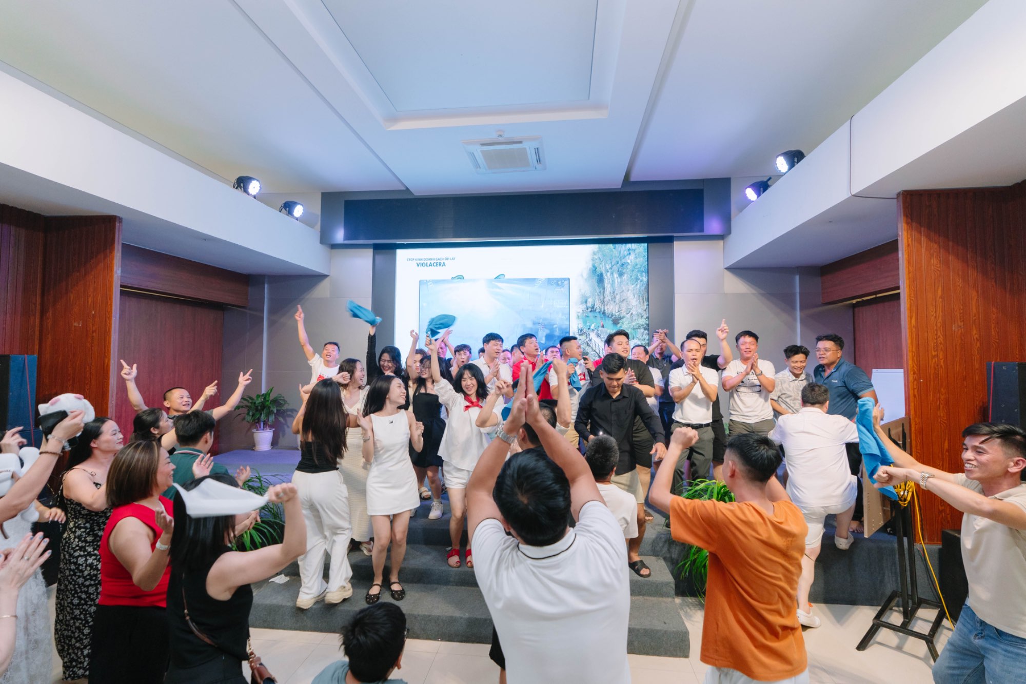 “MỘT HÀNH TRÌNH – NGÀN KỶ NIỆM – THÊM SỨC MẠNH – VỮNG BƯỚC ĐI”