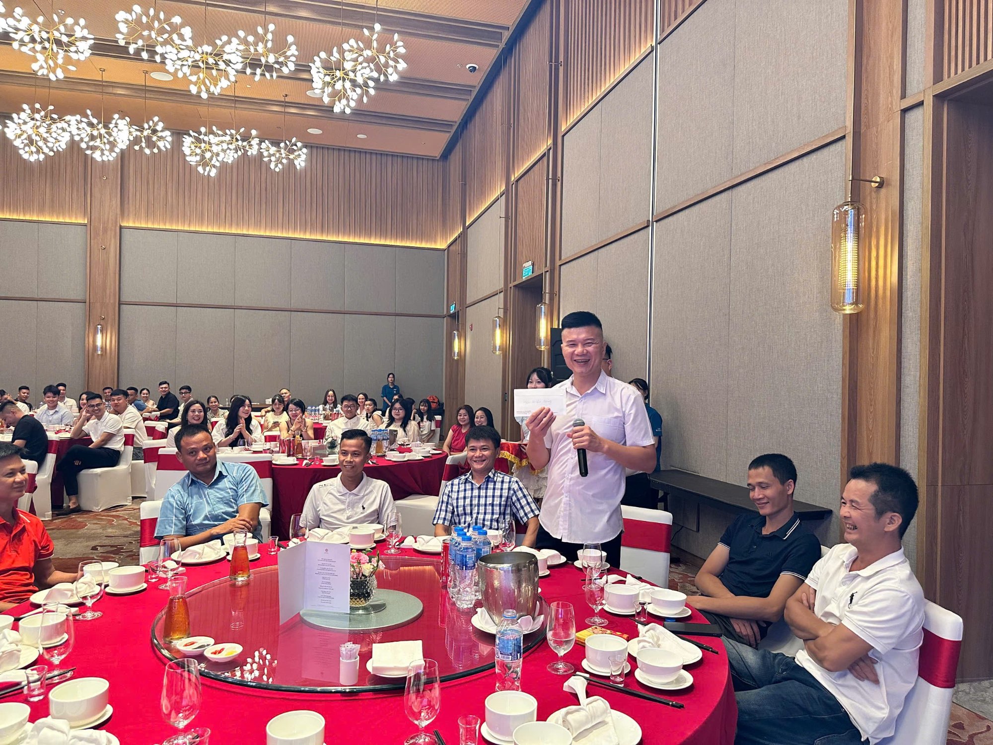 “BÁN GẠCH ĐẲNG CẤP – NGHỈ DƯỠNG ĐẬM CHẤT”: TỪ BIỂN XANH QUAN LẠN ĐẾN NHỮNG MỤC TIÊU MỚI