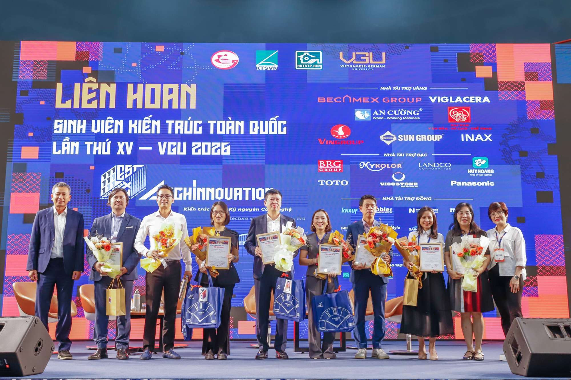 VẬT LIỆU & CÔNG NGHỆ ĐANG TRUYỀN CẢM HỨNG CHO KIẾN TRÚC HIỆN ĐẠI