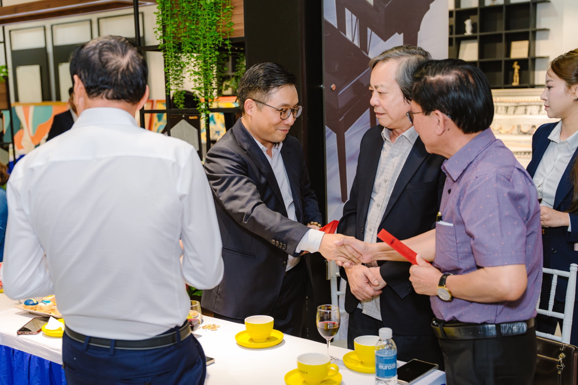 VIGLACERA TIÊN SƠN KHÉP LẠI CHUỖI SỰ KIỆN KHAI XUÂN PHÁT TRIỂN VÀ THÀNH CÔNG