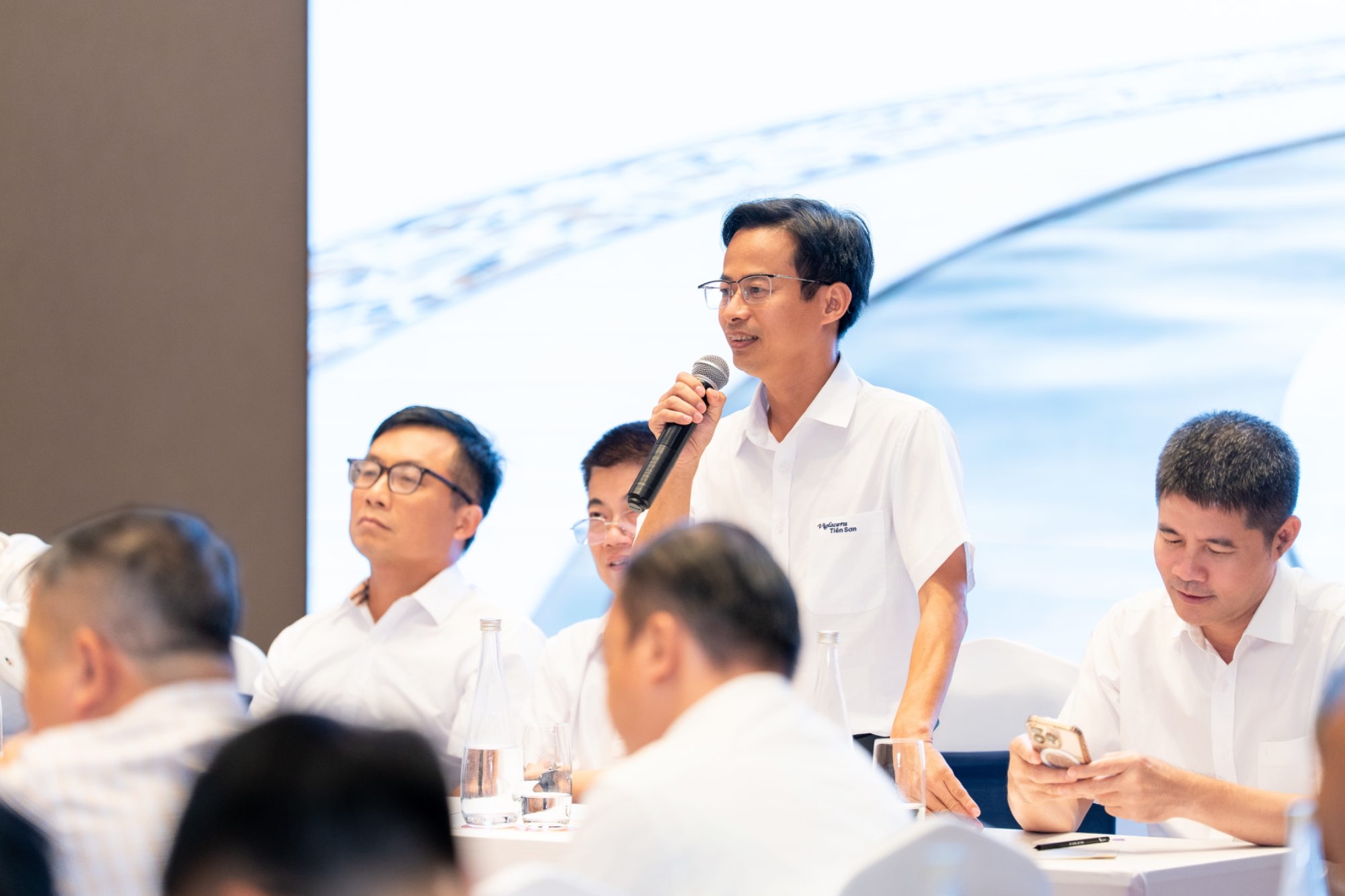 THE NEXT FLOW – VỮNG BƯỚC ĐỒNG HÀNH
