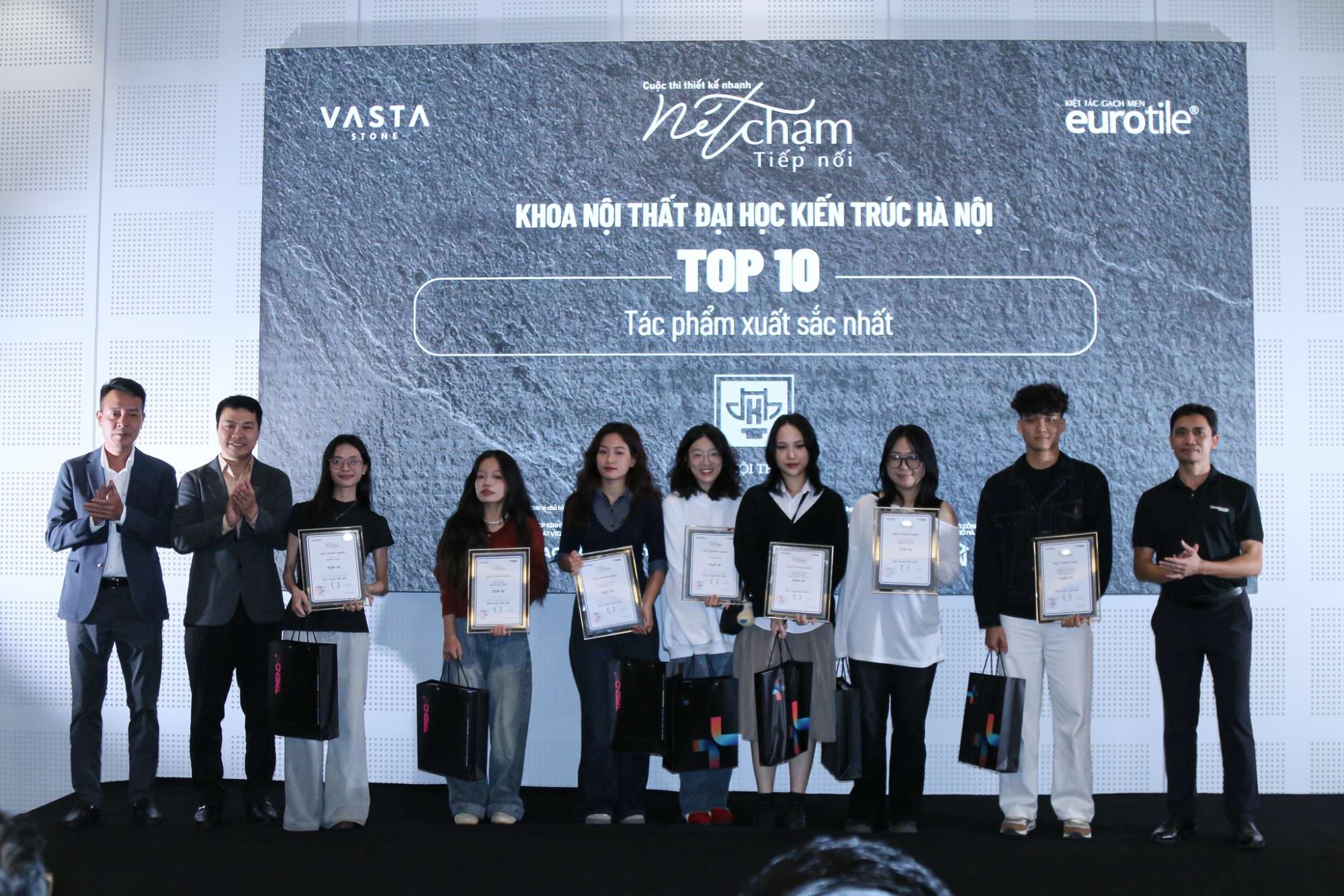 CHÂN DUNG QUÁN QUÂN VÀ CÁC TÁC GIẢ XUẤT SẮC CỦA CUỘC THI THIẾT KẾ “NÉT CHẠM TIẾP NỐI 2025”