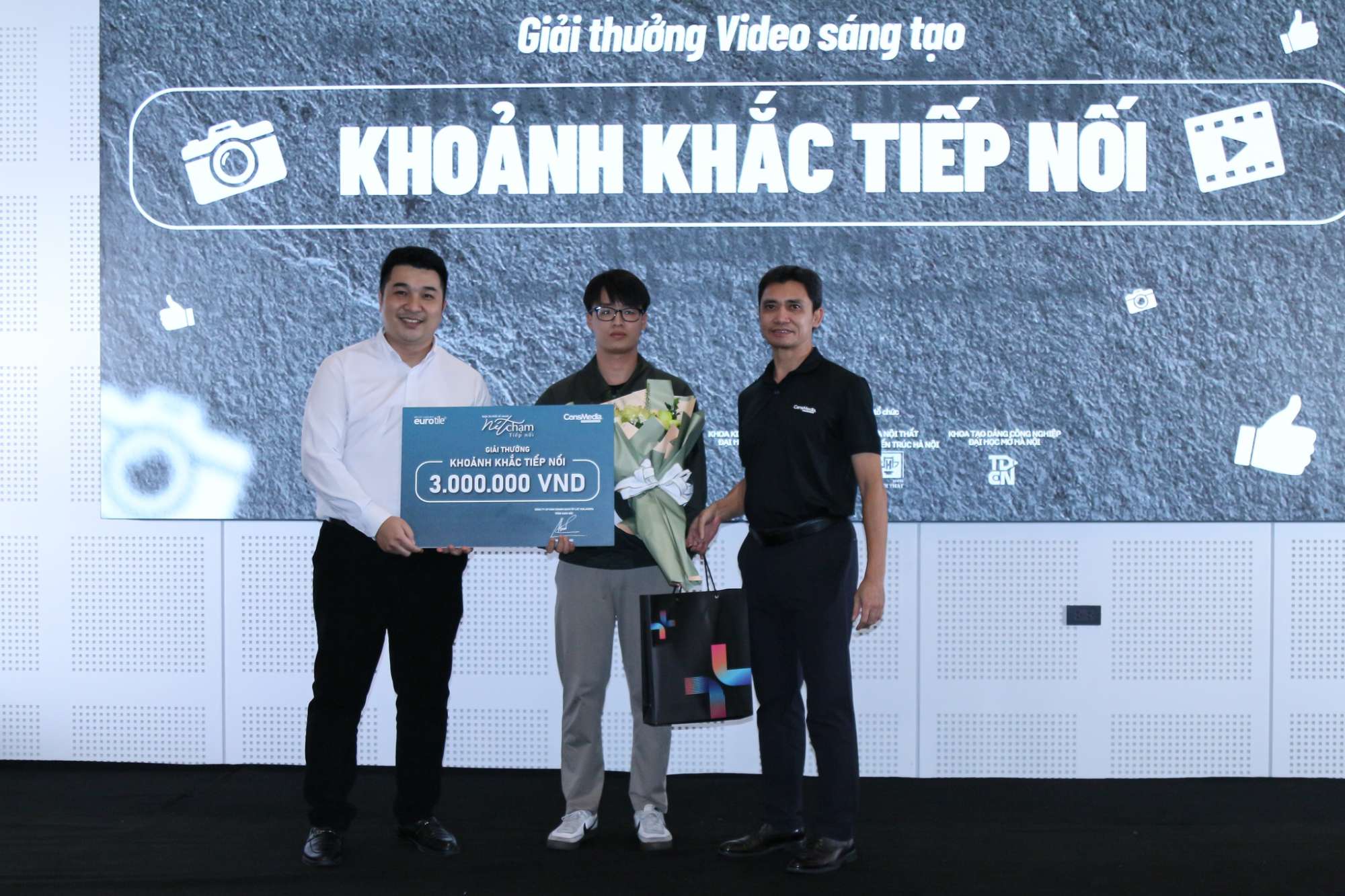 CHÂN DUNG QUÁN QUÂN VÀ CÁC TÁC GIẢ XUẤT SẮC CỦA CUỘC THI THIẾT KẾ “NÉT CHẠM TIẾP NỐI 2025”