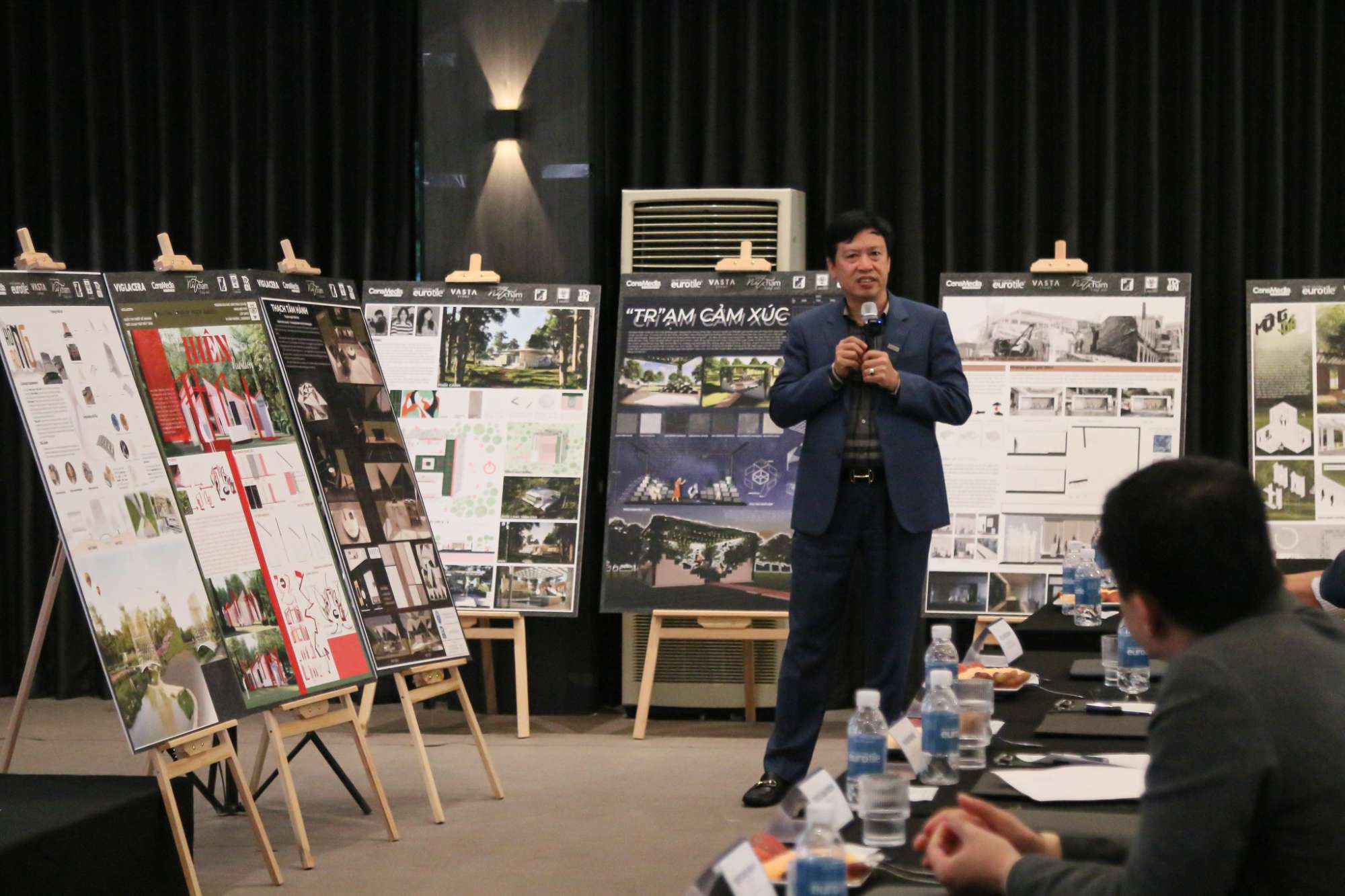 CHÂN DUNG QUÁN QUÂN VÀ CÁC TÁC GIẢ XUẤT SẮC CỦA CUỘC THI THIẾT KẾ “NÉT CHẠM TIẾP NỐI 2025”