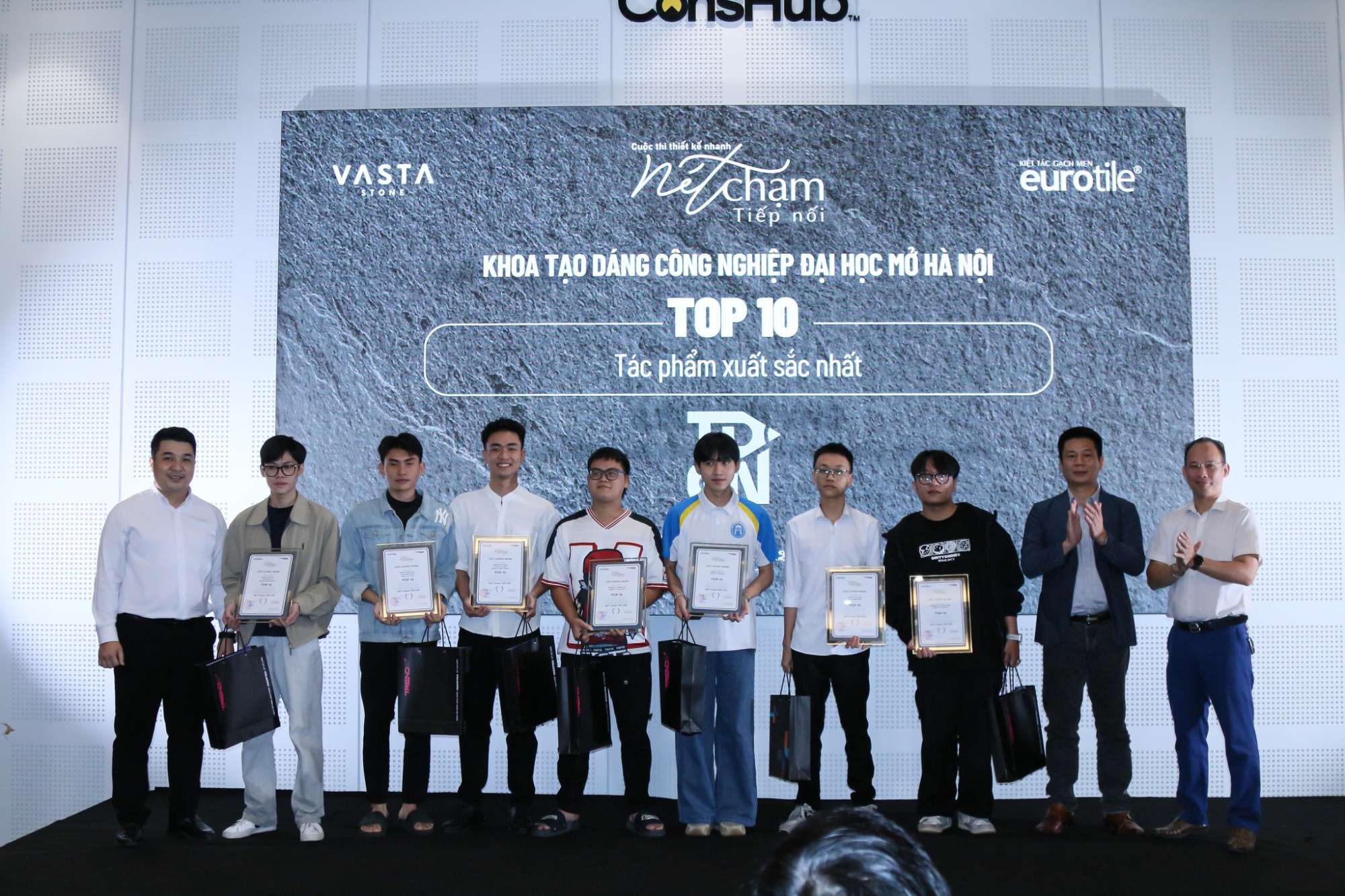 CHÂN DUNG QUÁN QUÂN VÀ CÁC TÁC GIẢ XUẤT SẮC CỦA CUỘC THI THIẾT KẾ “NÉT CHẠM TIẾP NỐI 2025”