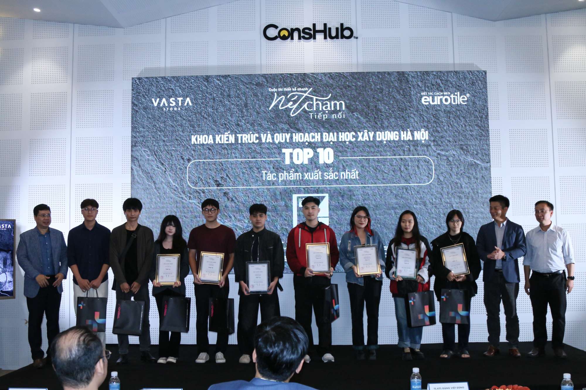 CHÂN DUNG QUÁN QUÂN VÀ CÁC TÁC GIẢ XUẤT SẮC CỦA CUỘC THI THIẾT KẾ “NÉT CHẠM TIẾP NỐI 2025”